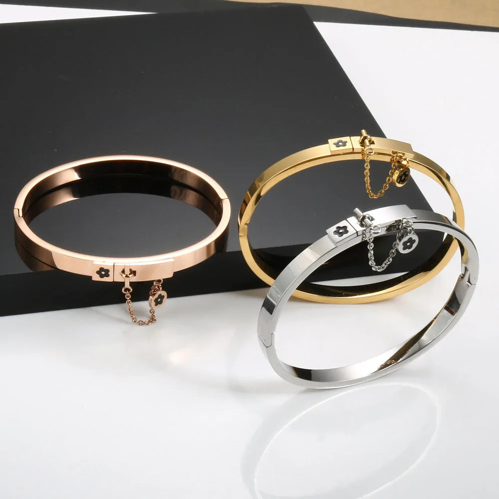 Luxury Flower Charm Bangle & Matching Rings